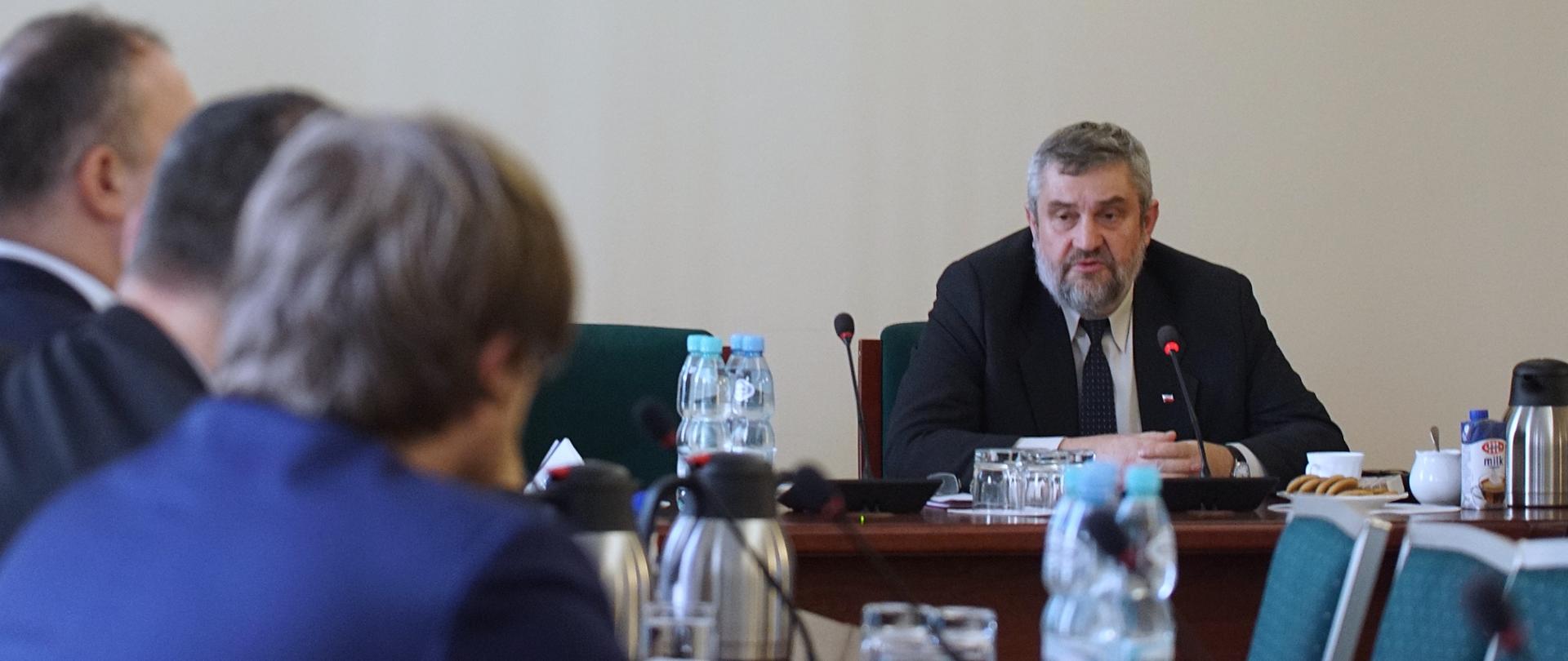 Minister J.K. Ardanowski podczas spotkania sprawie utworzenia Państwowej Grupy Spożywczej