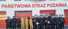 Uroczysta zbiórka z okazji ślubowania nowo przyjętych funkcjonariuszy oraz przejścia na zaopatrzenie dwóch strażaków