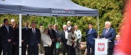 Obchody Dnia Sybiraka połączone z Dniem Pamięci Ofiar Zbrodni Katyńskiej, wojewoda lubuski przemawia