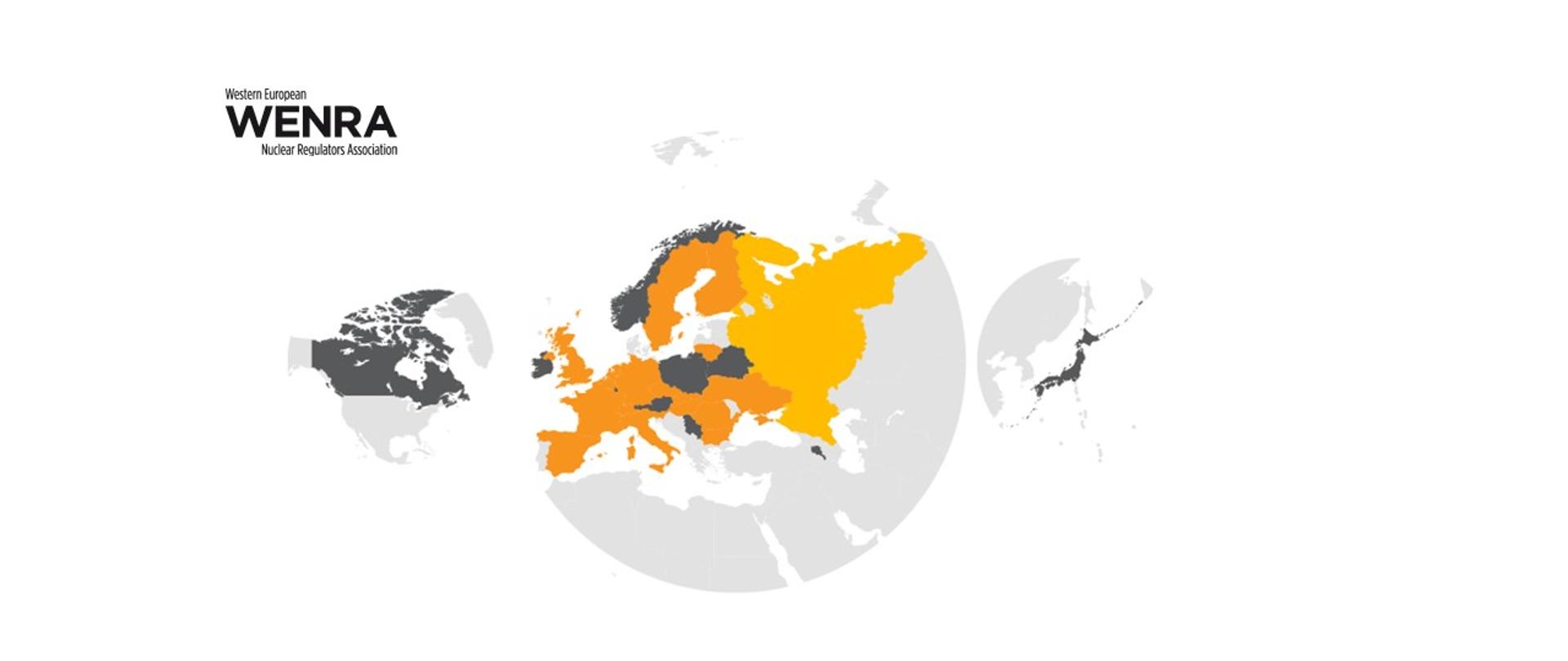 Grafika - na białym tle czarne logo WENRA oraz szara mapa świata. Na pomarańczowo zaznaczono kraje członkowskie WENRA, na szaro - kraje w roli obserwatora Stowarzyszenia. 
