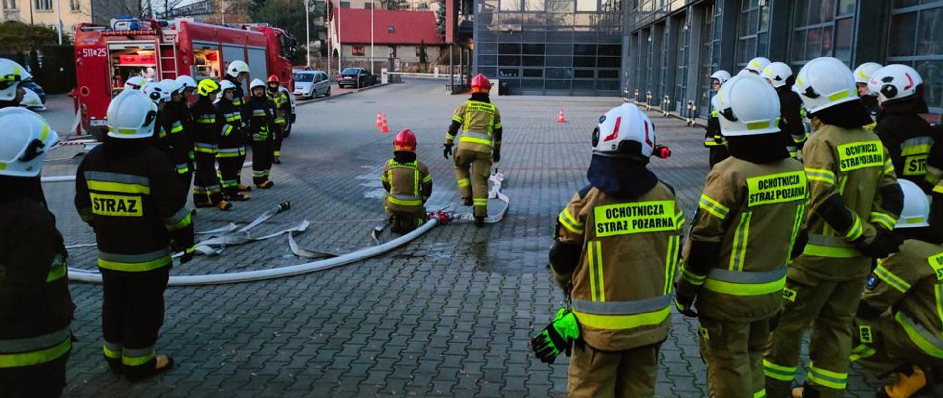 zajęcia praktyczne podczas szkolenia podstawowego strażaków ratowników OSP