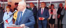 Dzień Strażaka w KM PSP w Tarnowie. Przemawia Wicewojewoda Małopolski Pan Ryszard Pagacz.