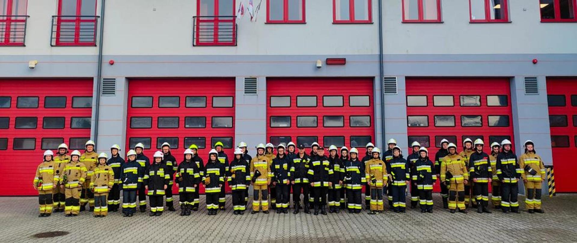 Nowi adepci pożarnictwa w powiecie staszowskim