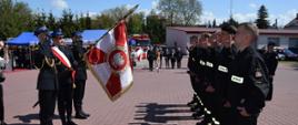 Na zdjęciu ślubowanie nowo przyjętych stażystów do służby w państwowej straży pożarnej