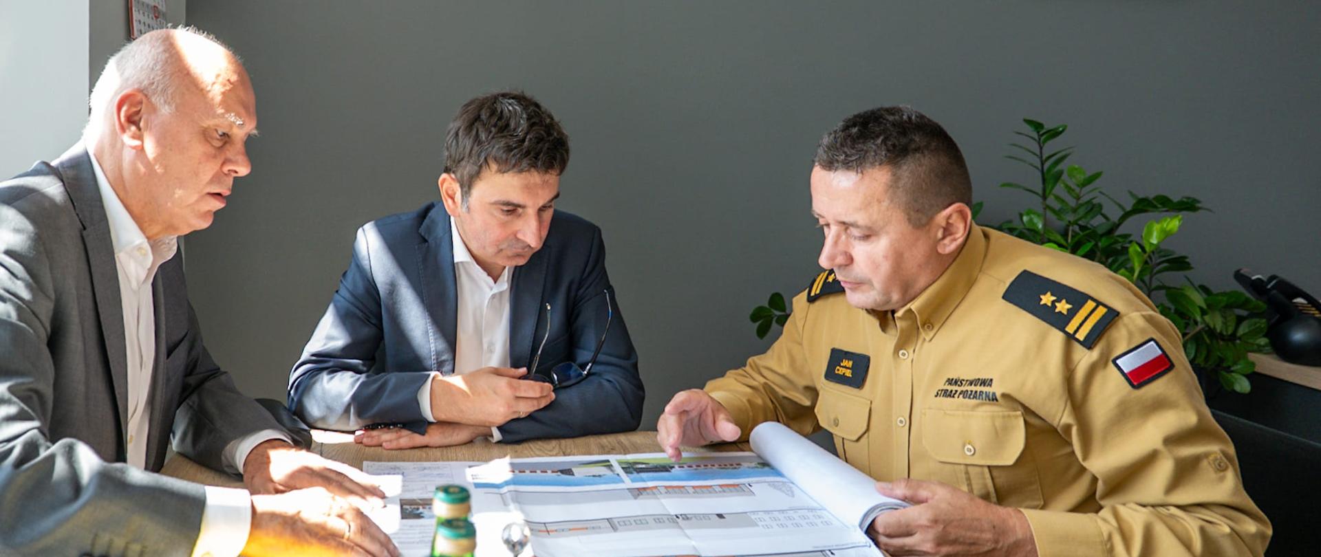 Omawianie planów projektowych 