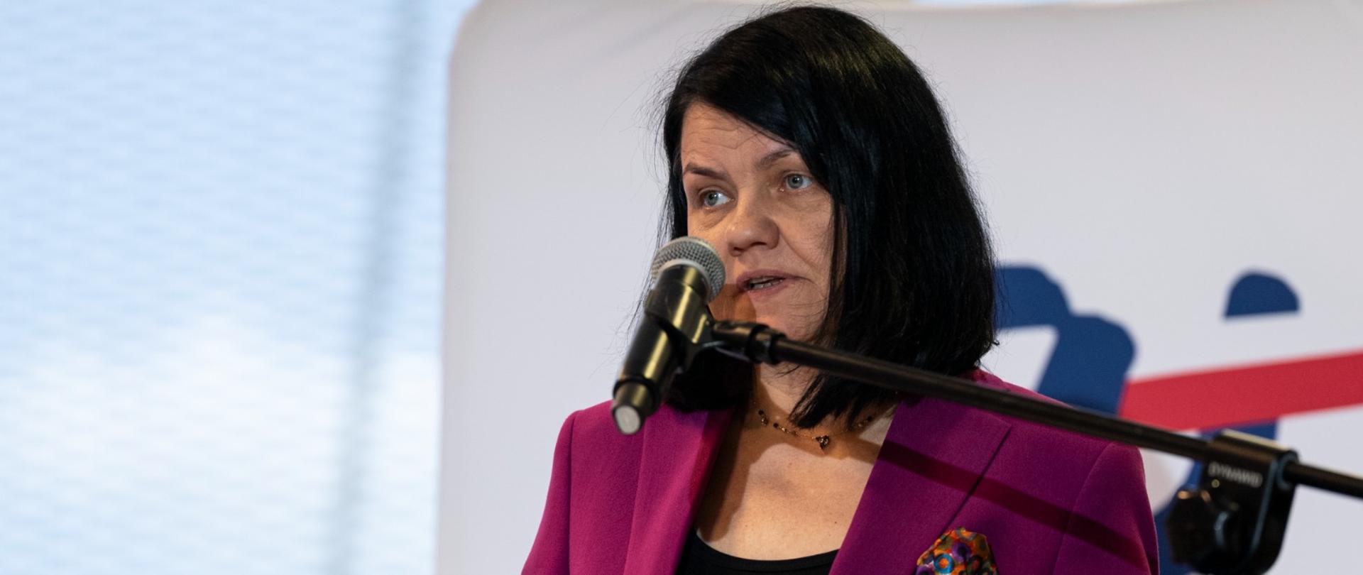 The development of cross-border health services in e-Health from the EU citizens. 