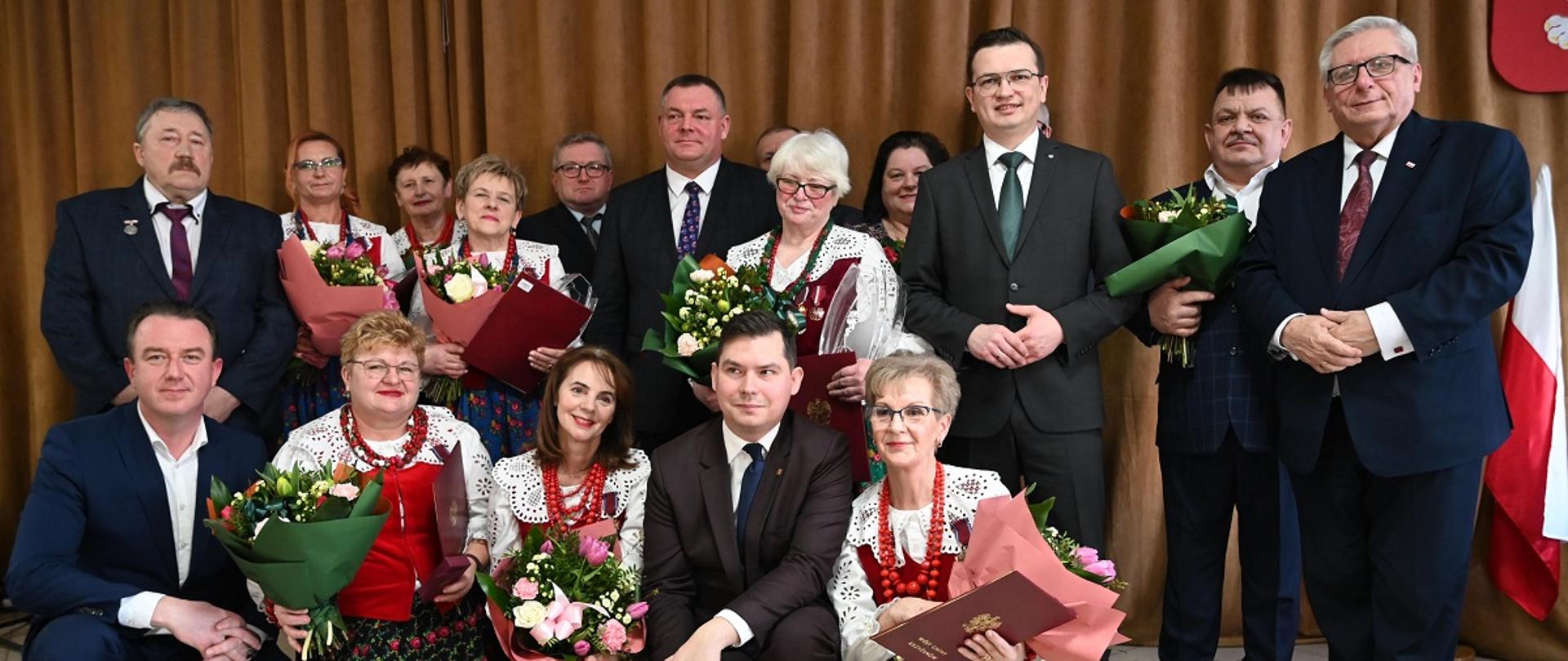 Zdjęcie wspólne uczestników uroczystości 