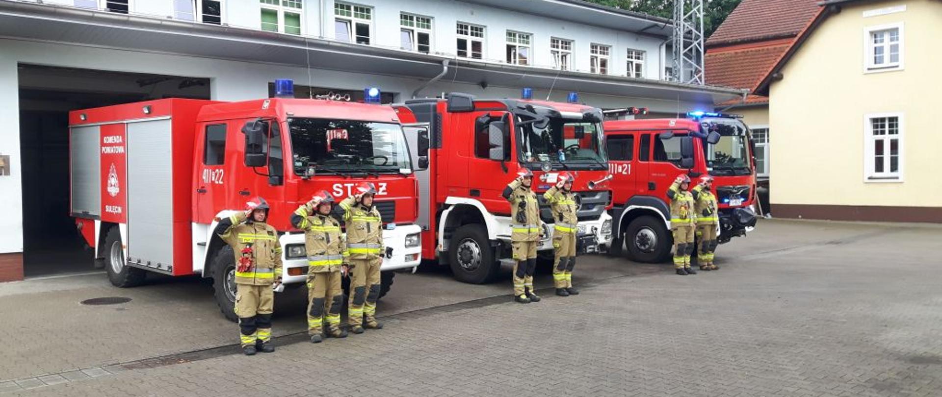Strażacy ku czi Bohaterów Powstania Warszawskiego
