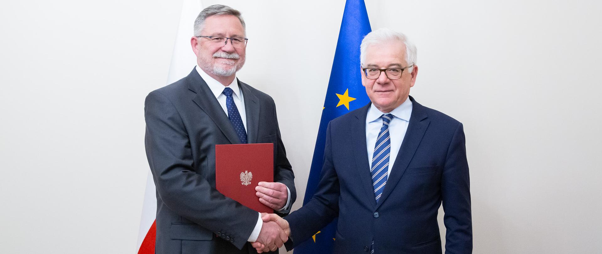 Wręczenie nominacji ambasadaorskiej Maciejowi Szymańskiemu