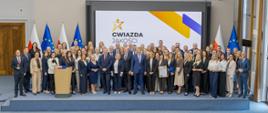 grupa ludzi