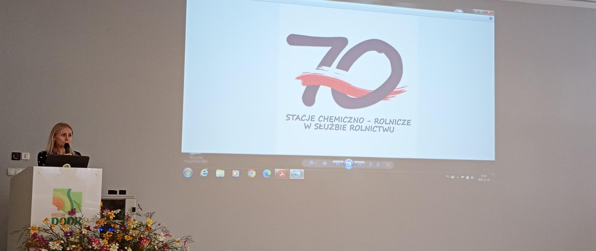 Pani J. Kugler Wiśniewska podczas swojego wystąpienia