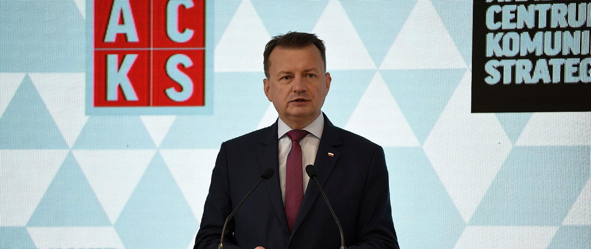 W piątek, 27 maja br. w Sokółce, szef MON otworzył konferencję „Granica Dezinformacji”, na której omawiano kwestie podatności na dezinformację w kontekście sytuacji na granicy polsko-białoruskiej oraz skutecznej walki z dezinformacją.