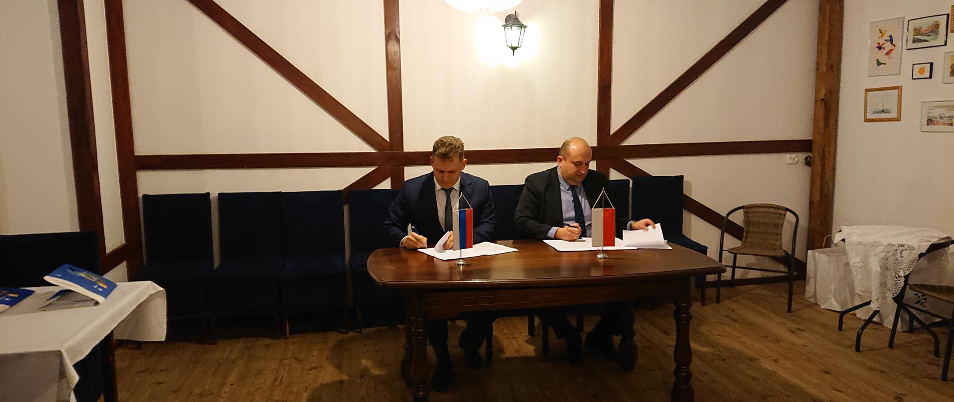 po lewej Andrey Zdetovetskiy, po prawej Tomasz Tereszkiewicz 