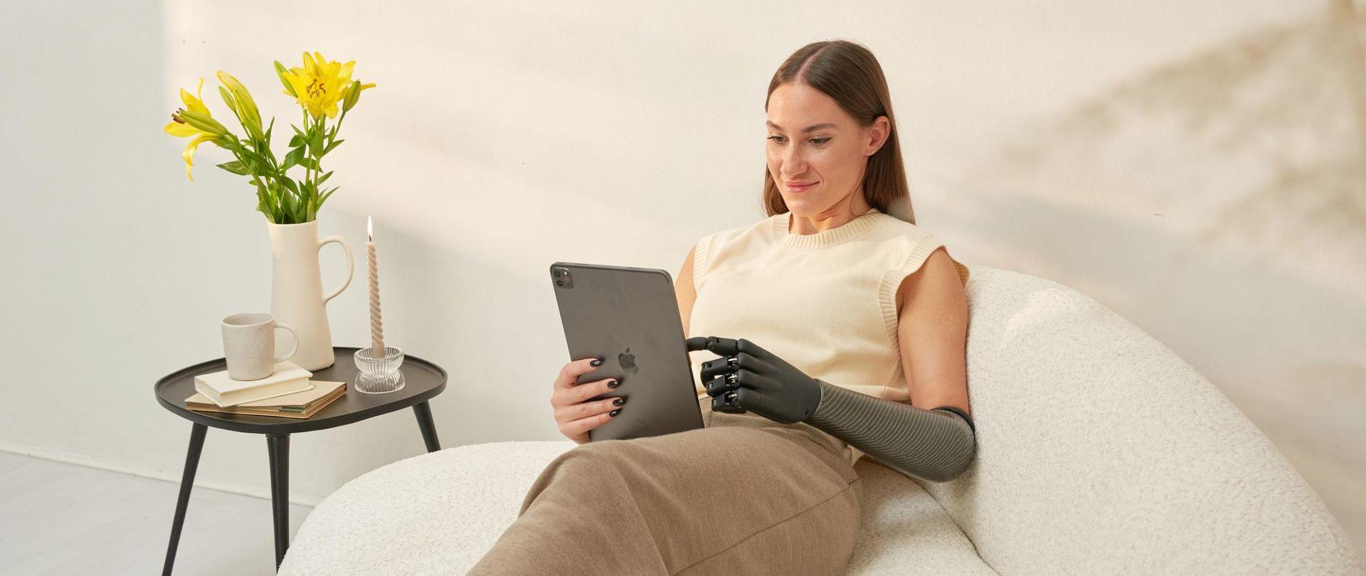 Proteza-Zeus_Praca na tablecie