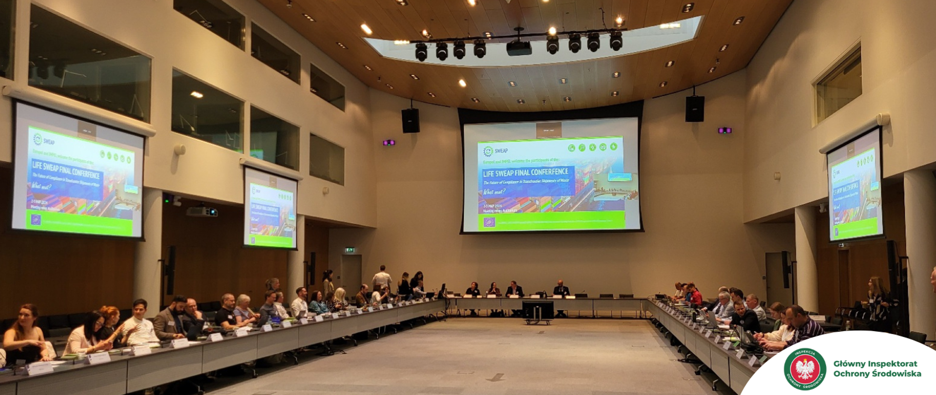 Sala konferencyjna, uczestnicy