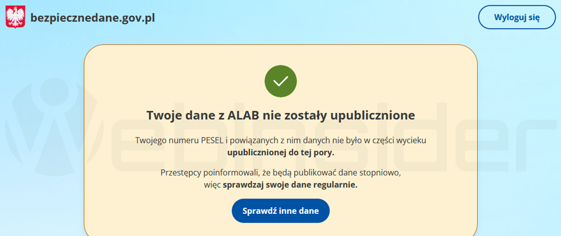 Zdjęcie strony internetowej bezpiecznedane.pl. Na niebieskim tle, jasno żółty prostokąt z napisem Twoje dane ALA nie zostały upublicznione. Sprawdź inne dane