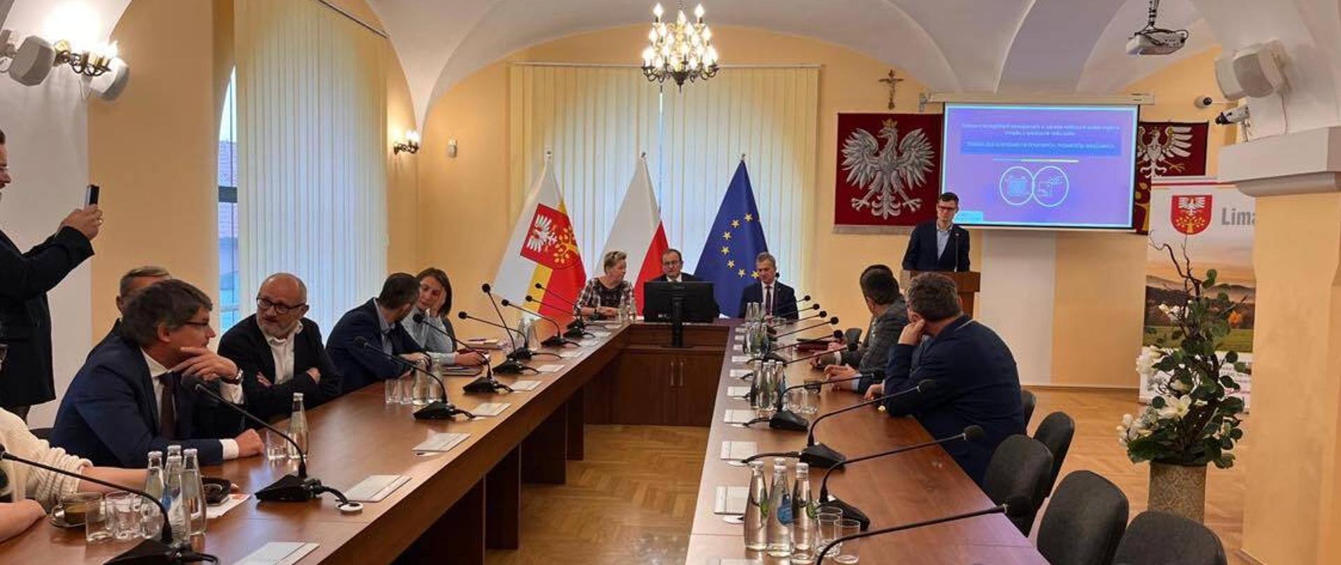 wiceminister Edward Siarka podczas spotkania w powiecie limanowskim