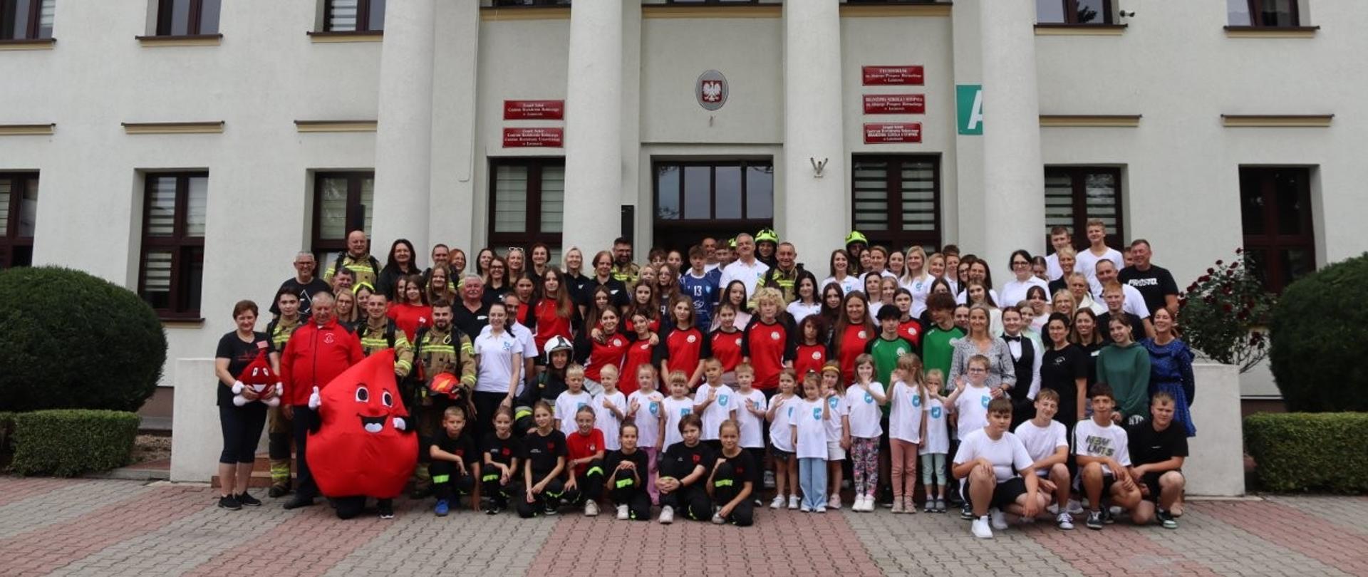 ,,Honorowy wspinaczka” po schodach w ZSCKR ku czci poległych strażaków