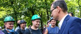 Premier wita się z górnikiem.