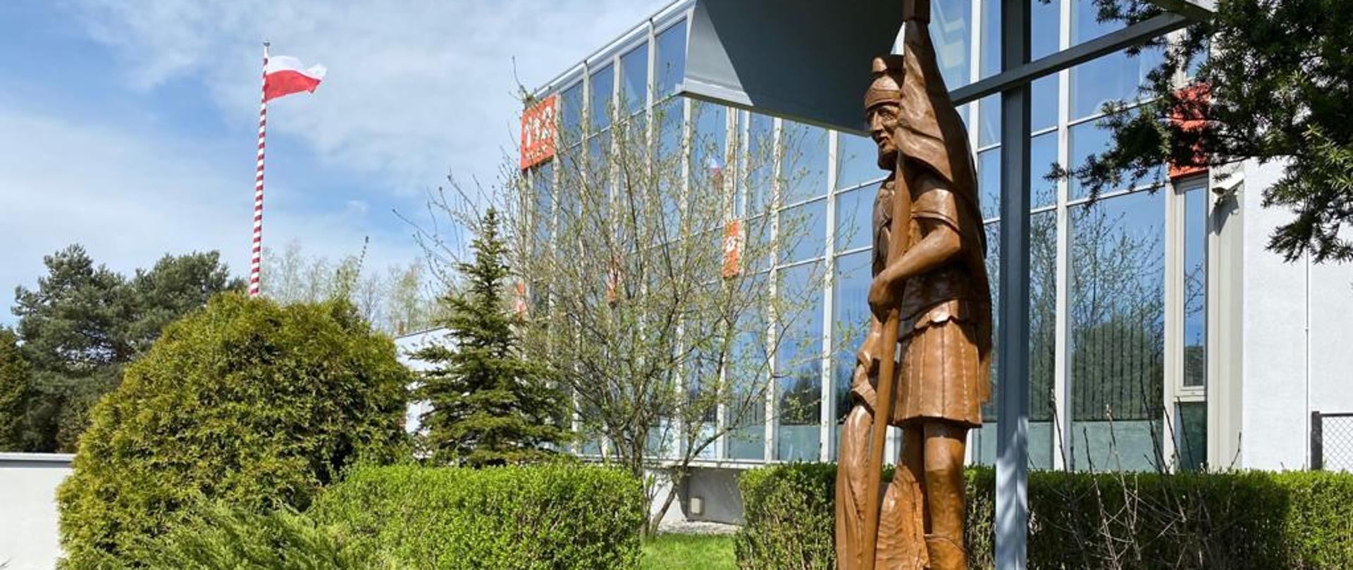 Figura Św. Floriana przed budynkiem KM PSP w Jastrzębiu-Zdroju