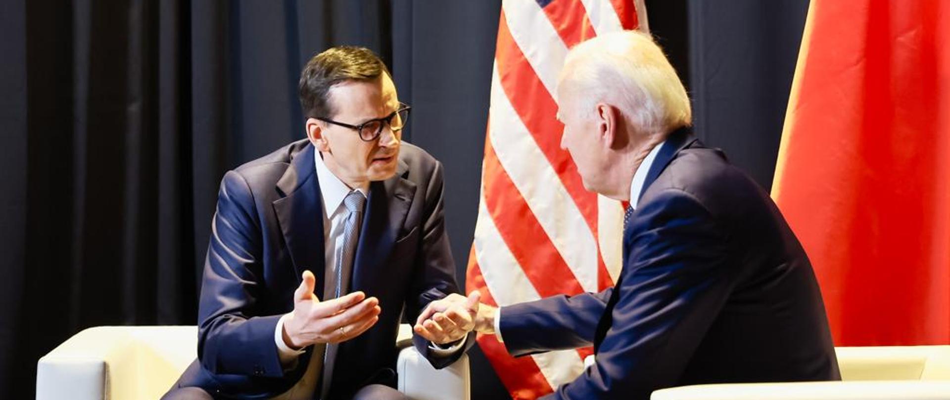 Prezydent Joe Biden i Premier Mateusz Morawiecki podczas spotkania.