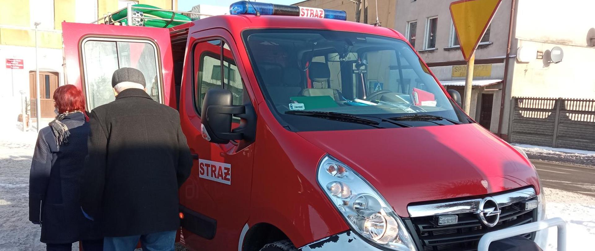 Strażacy powiatu nowosolskiego pomagają w dowożeniu seniorów na szczepienia przeciwko Covid-19