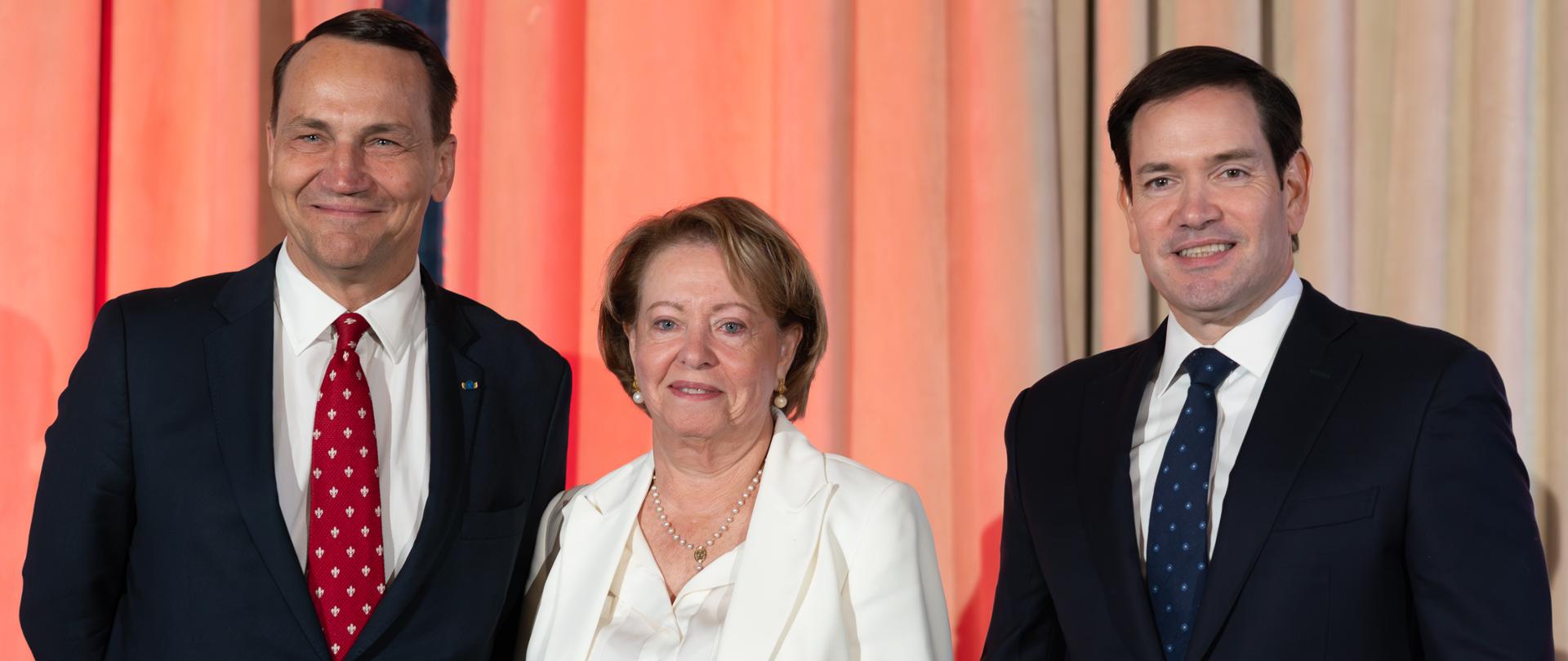 Berta Soler Fernandez receives Lech Wałęsa Solidarity Prize