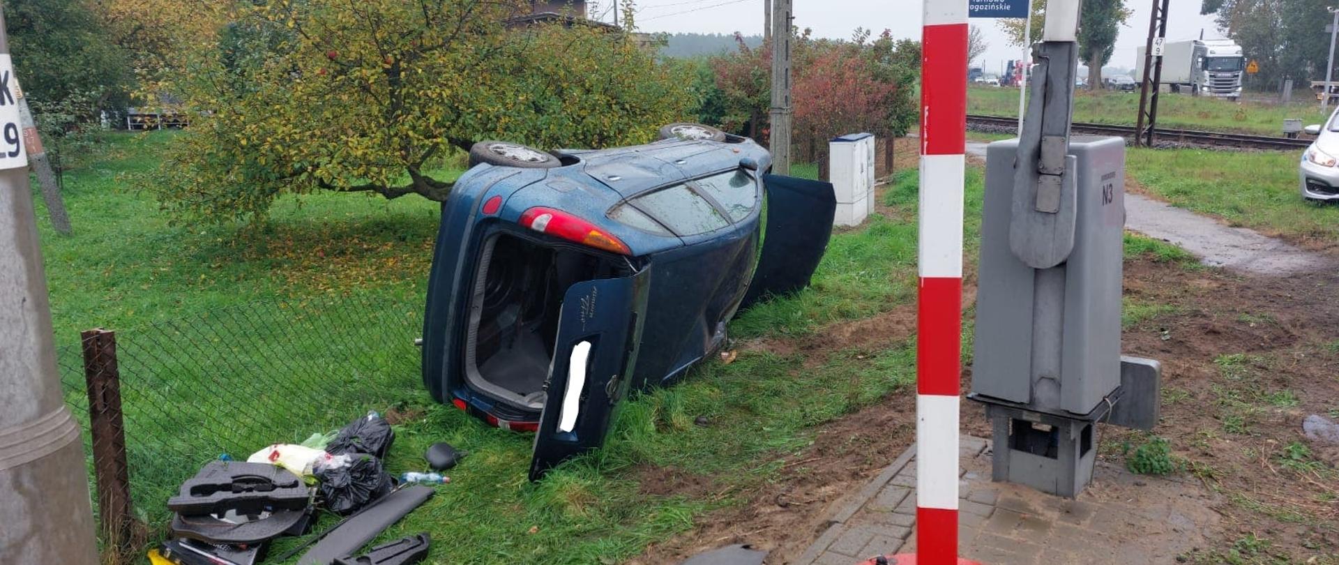 Wypadek samochodu osobowego marki NISSAN Almera na 228. kilometrze drogi krajowej nr 11 na wysokości miejscowości Tarnowo.