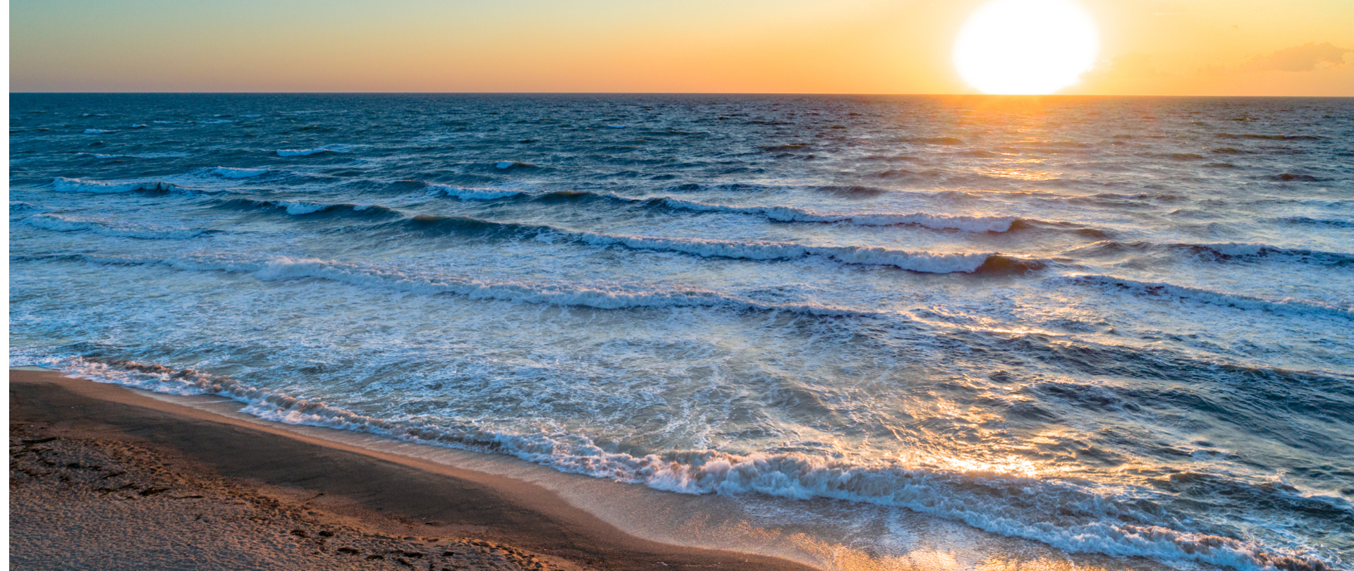 Zachód słońca nad morzem 