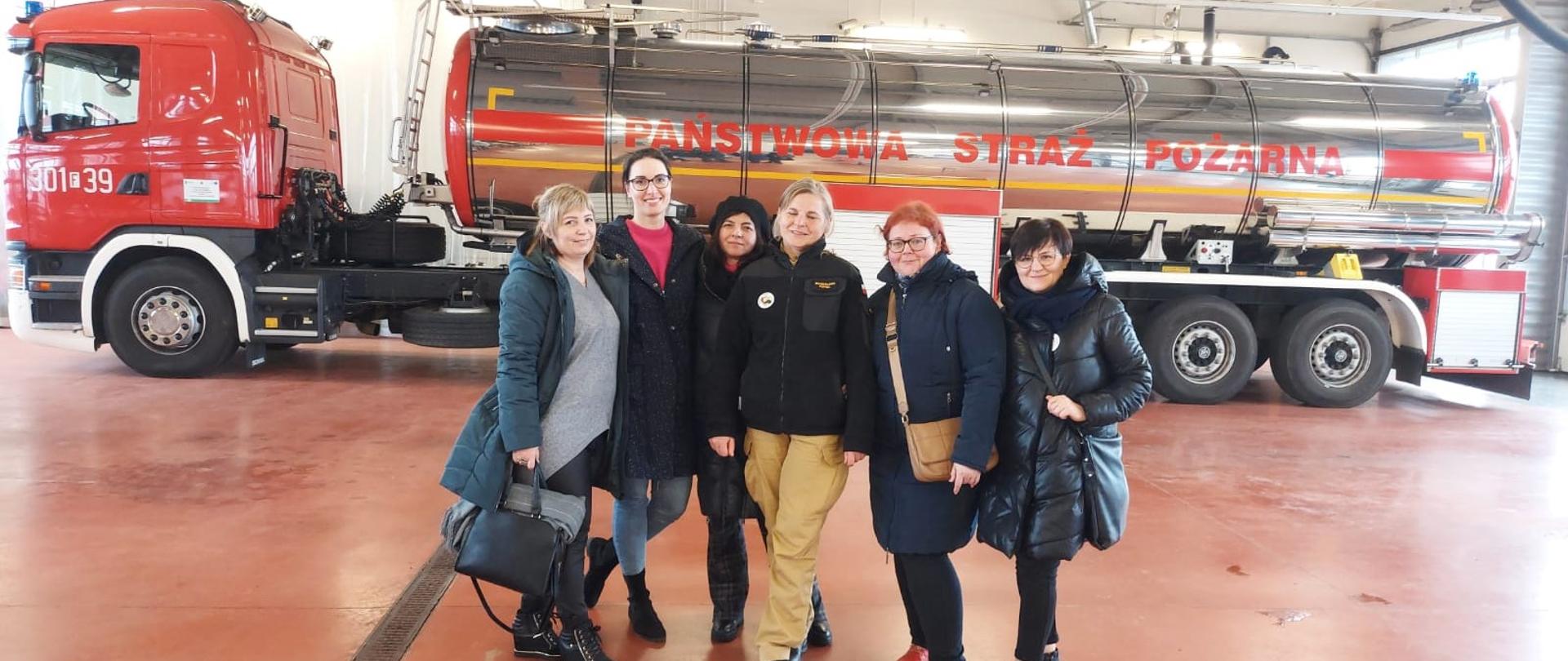 zdjęcie 1 - impreza KOBIETA POTRAFI