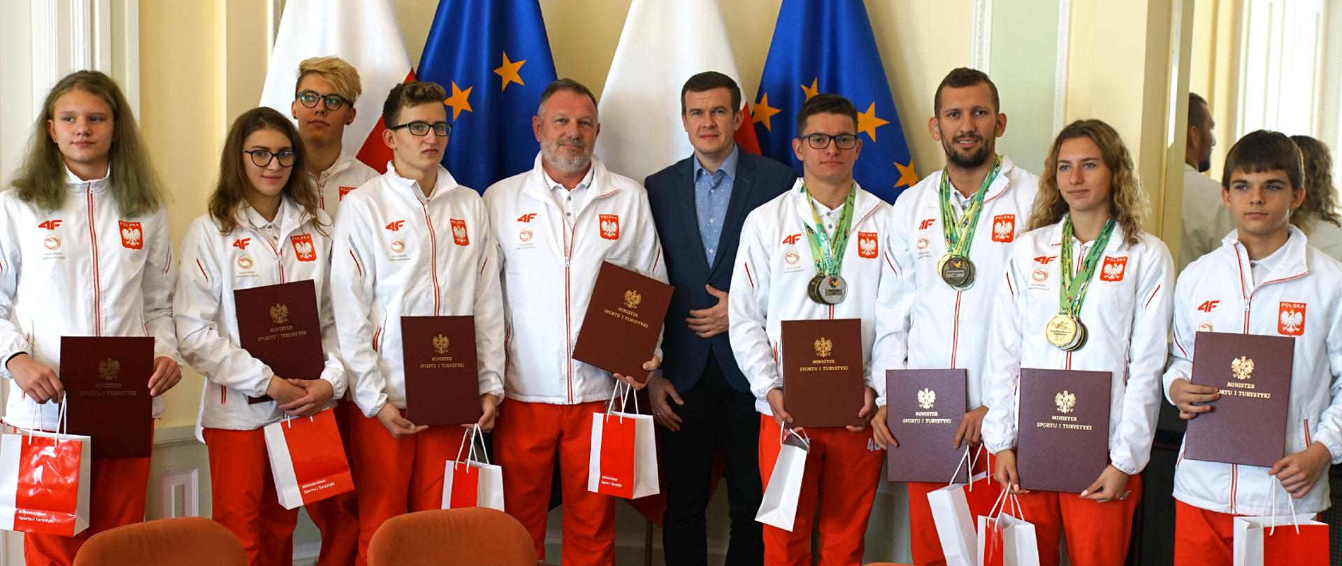 Medaliści Mistrzostw Świata w Pływaniu osób niesłyszących z wizytą w MSiT