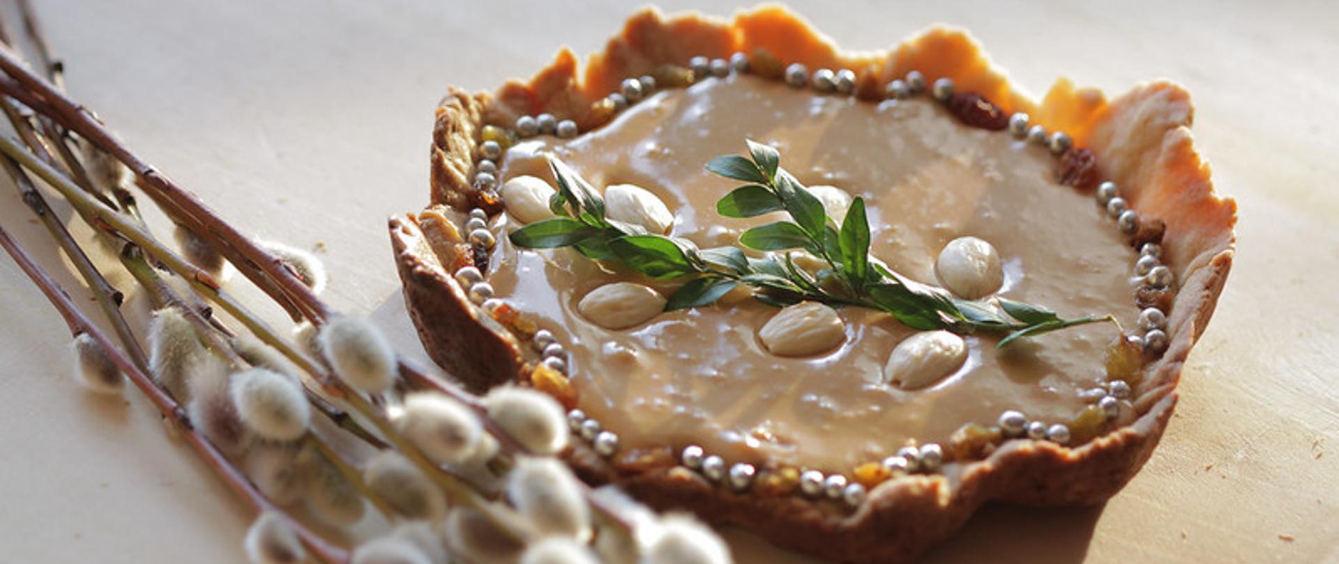 Mazurek wielkanocny i bazie