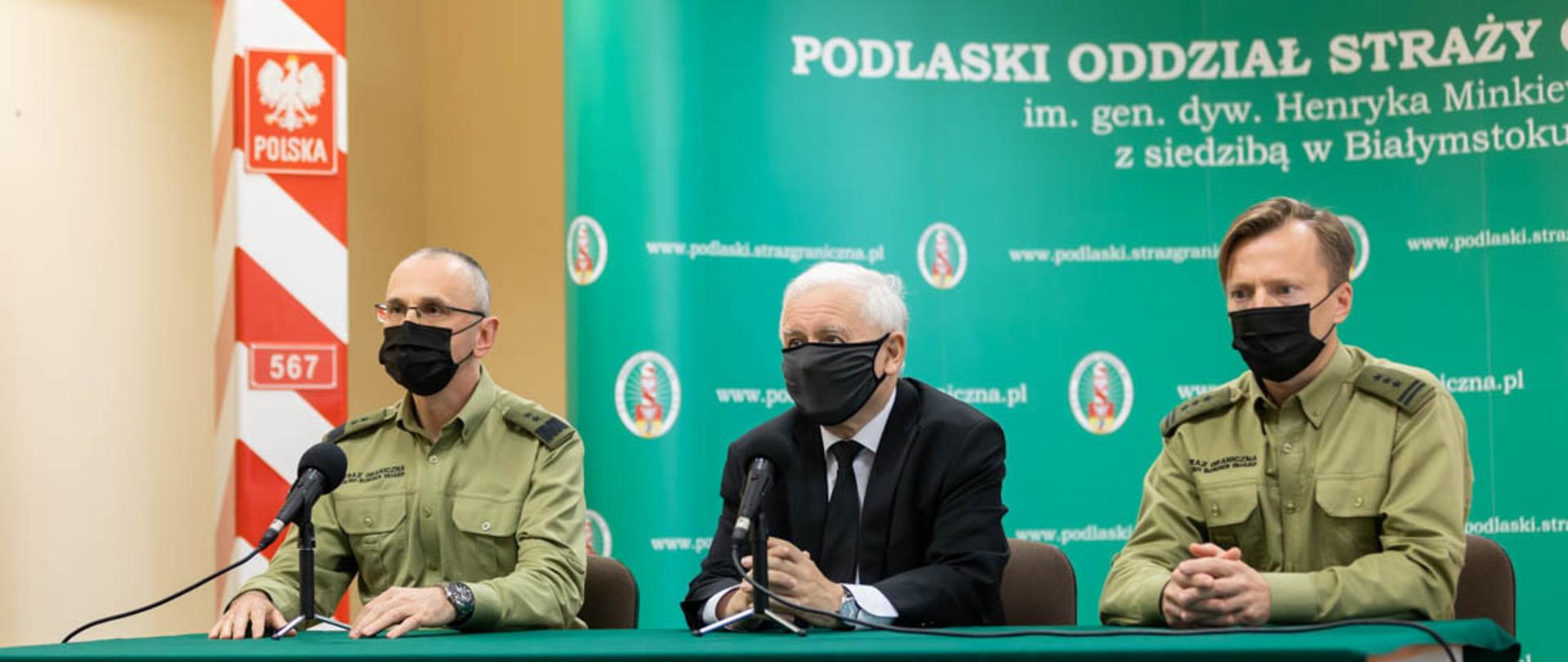 Briefing wicepremiera, przewodniczącego Komitetu ds. Bezpieczeństwa Narodowego i Spraw Obronnych Jarosława Kaczyńskiego, komendanta głównego gen. dyw. SG Tomasza Pragi i komendanta podlaskiego oddziału SG płk SG Andrzeja Jakubaszka, źródło: MSWiA