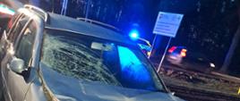 Na zdjęciu widać rozbity pojazd osobowy 