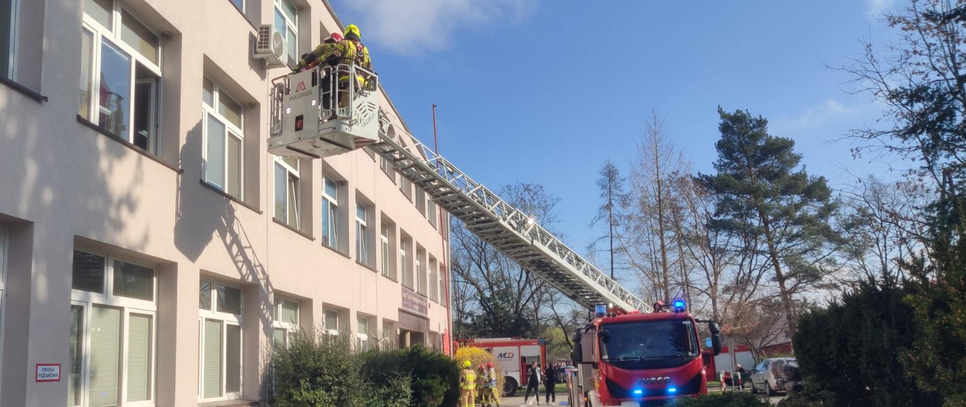 Sprawdzenie warunków i organizacji ewakuacji w szkole ZSP-B im. Jadwigi Dziubińskiej w Tarcach