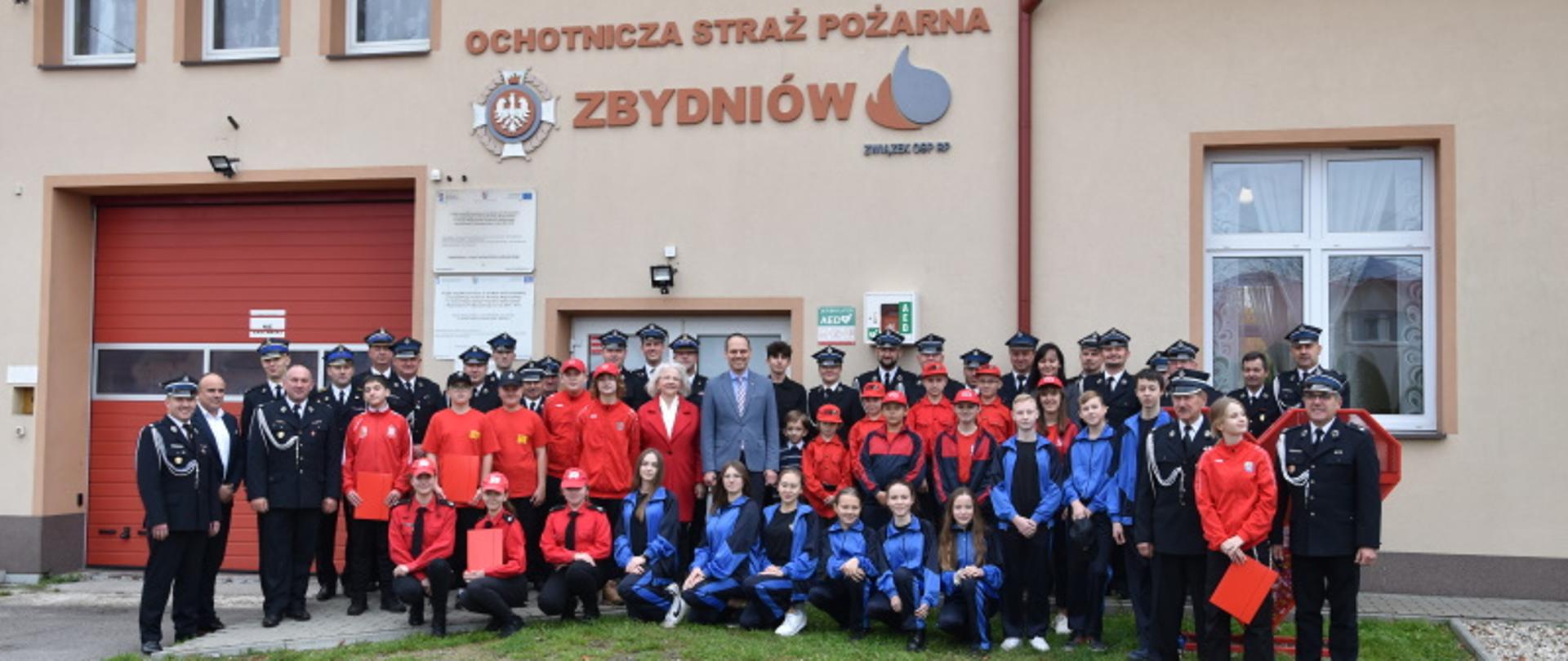 MDP powiatu stalowowolskiego wraz z przedstawicielami jednostek OSP na zbiórce z okazji wręczenia promes
