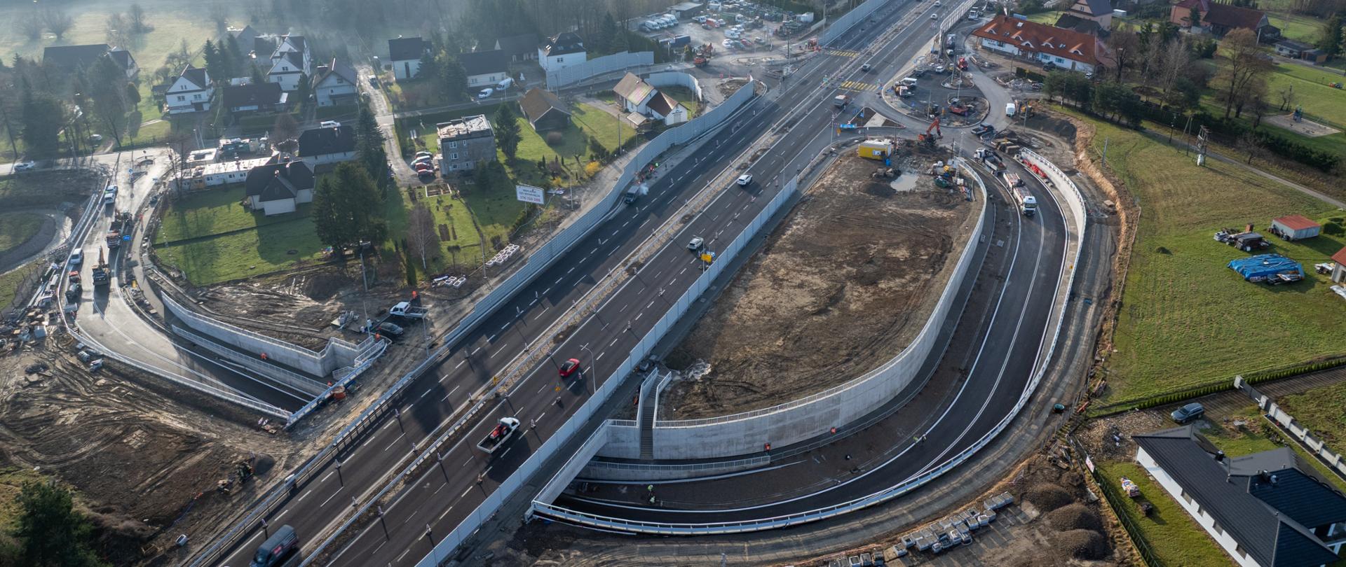 DK7 węzeł Krzyszkowice, widok z drona, kilka dni przed otwarciem