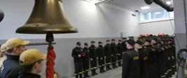Pododdziały strazaków podczas zmiany służby