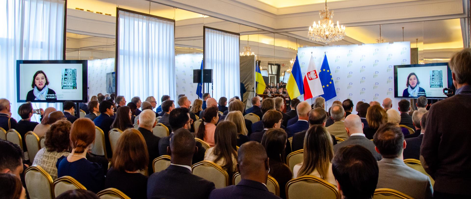 Część oficjalna obchodów trzeciej rocznicy pełnoskalowej agresji Rosji wobec Ukrainy