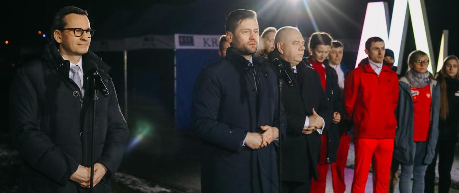 Premier Mateusz Morawiecki, Minister Kamil Bortniczuk, Wicepremier Jacek Sasin oraz sportowcy.