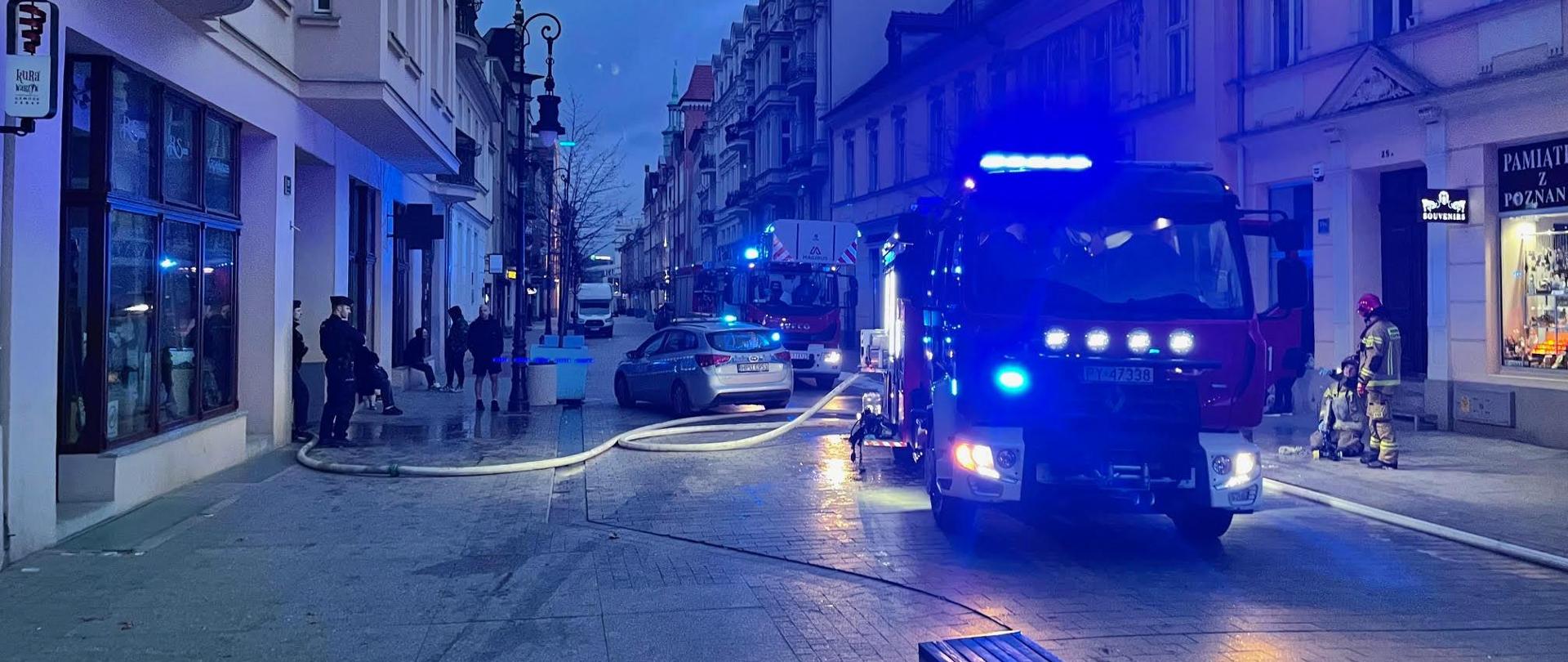 Samochody ustawione na ulicy Wrocławskiej