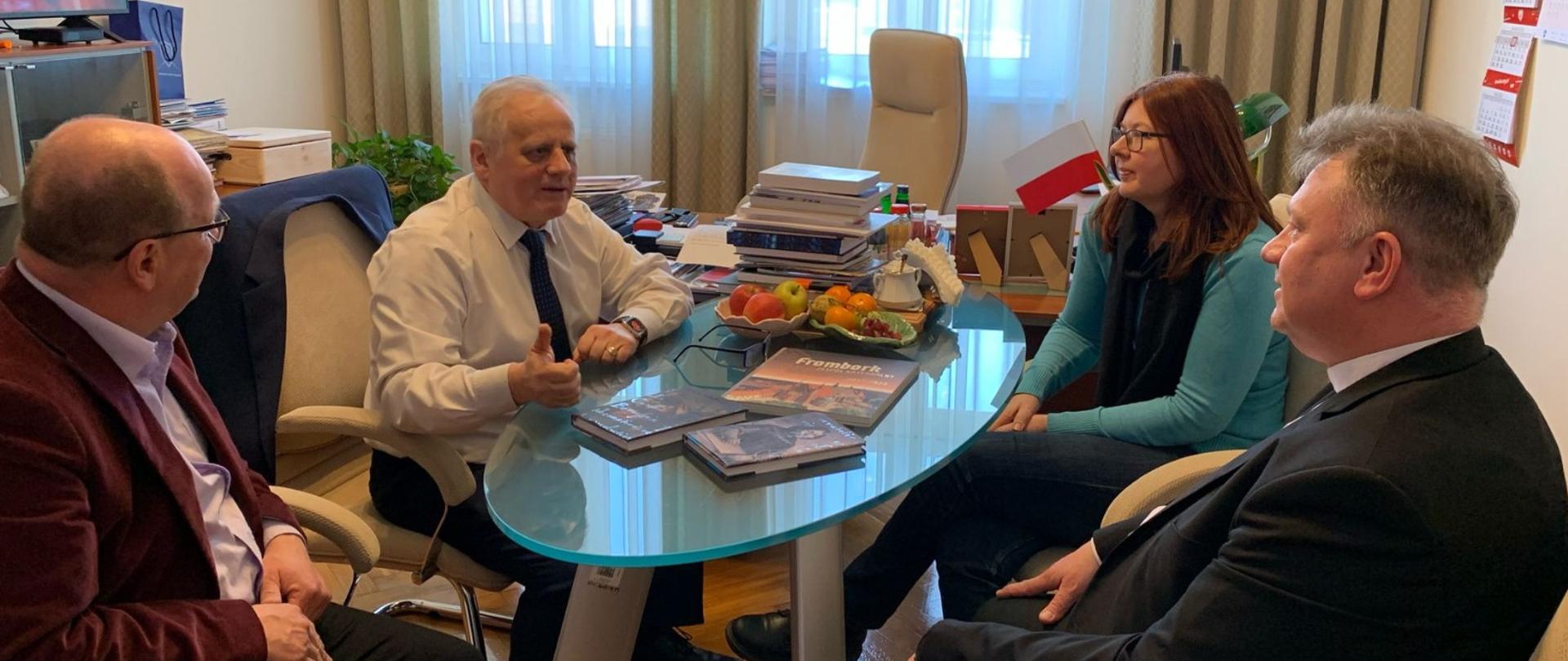 Współpraca na rzecz dziedzictwa kulturowego Warmii - Spotkanie wicewojewody Zbigniewa Szczypińskiego z przedstawicielami Fundacji Nicolaus Copernicus