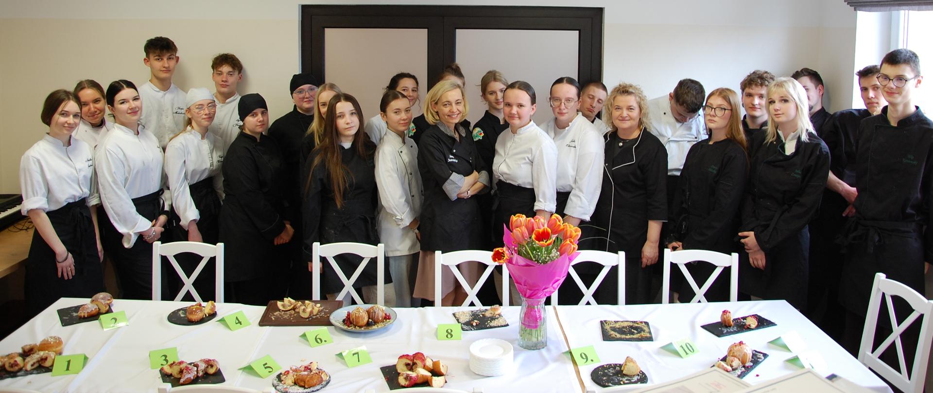 Uczestnicy i opiekunki konkursu