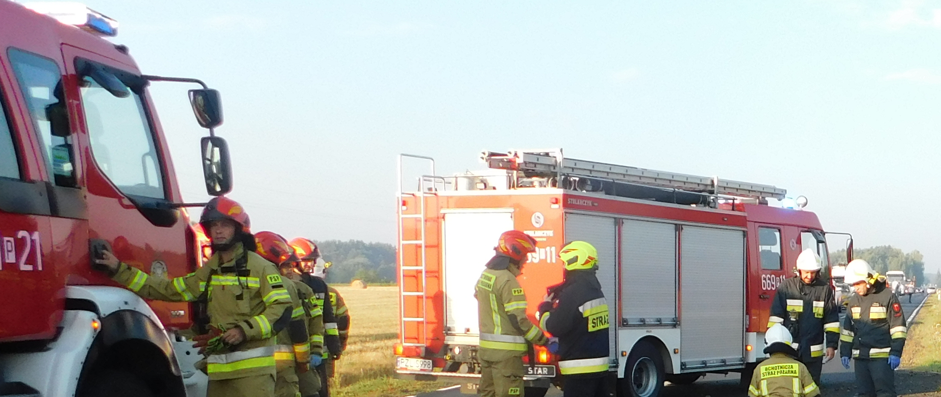 strażacy samochody strażackie asfalt 