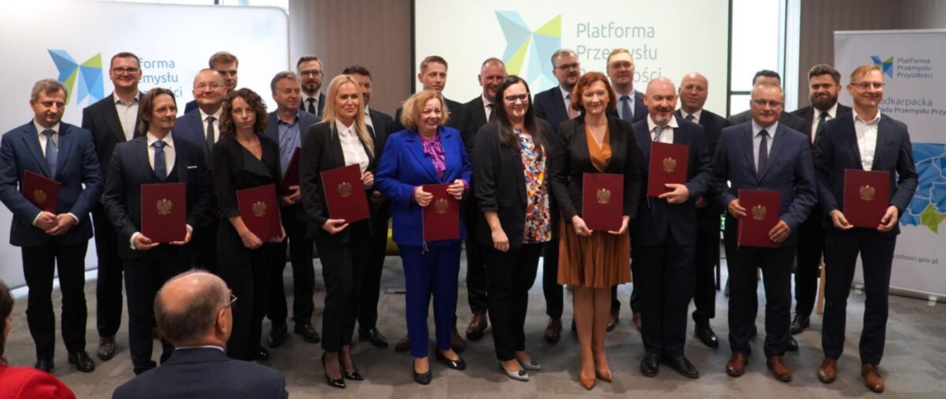 Uczestnicy uroczystej inauguracji Podkarpackiej Rady Regionalnej Przemysłu Przyszłości