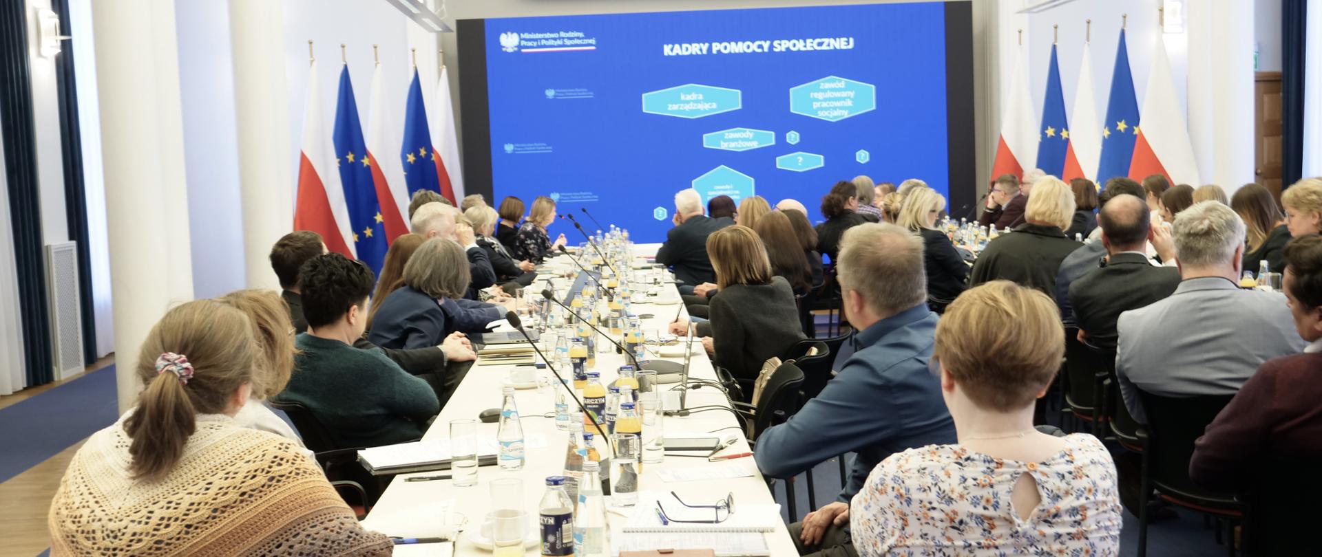 W Ministerstwie Pracy o przyszłości kadr pomocy społecznej