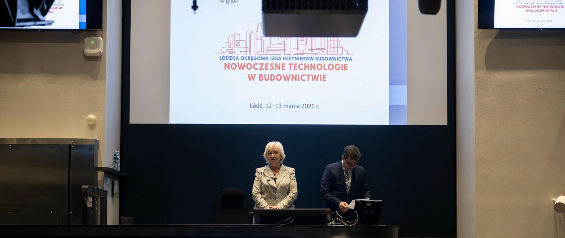 Wojewoda łódzki Dorota Ryl podczas przemówienia na Konferencji "Nowoczesne Technologie w Budownictwie" .