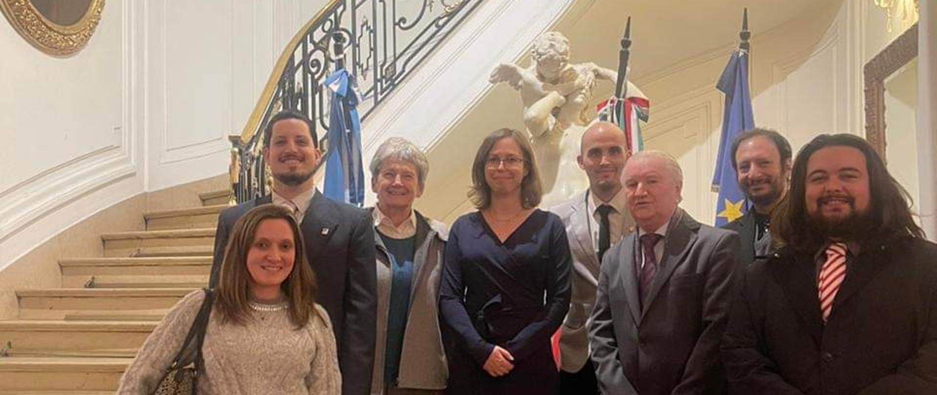 Katarzyna Cholewińska, III sekretarz ds. polityczno-ekonomicznych Ambasady RP w Buenos Aires, wygłosiła prezentację na temat polskiej gospodarki i stosunków handlowych między Polską i Argentyną. 