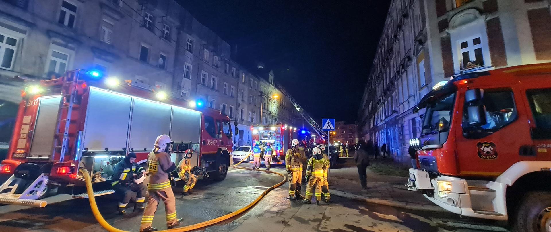 Pożar poddasza w Legnicy przy ul. Dmowskiego