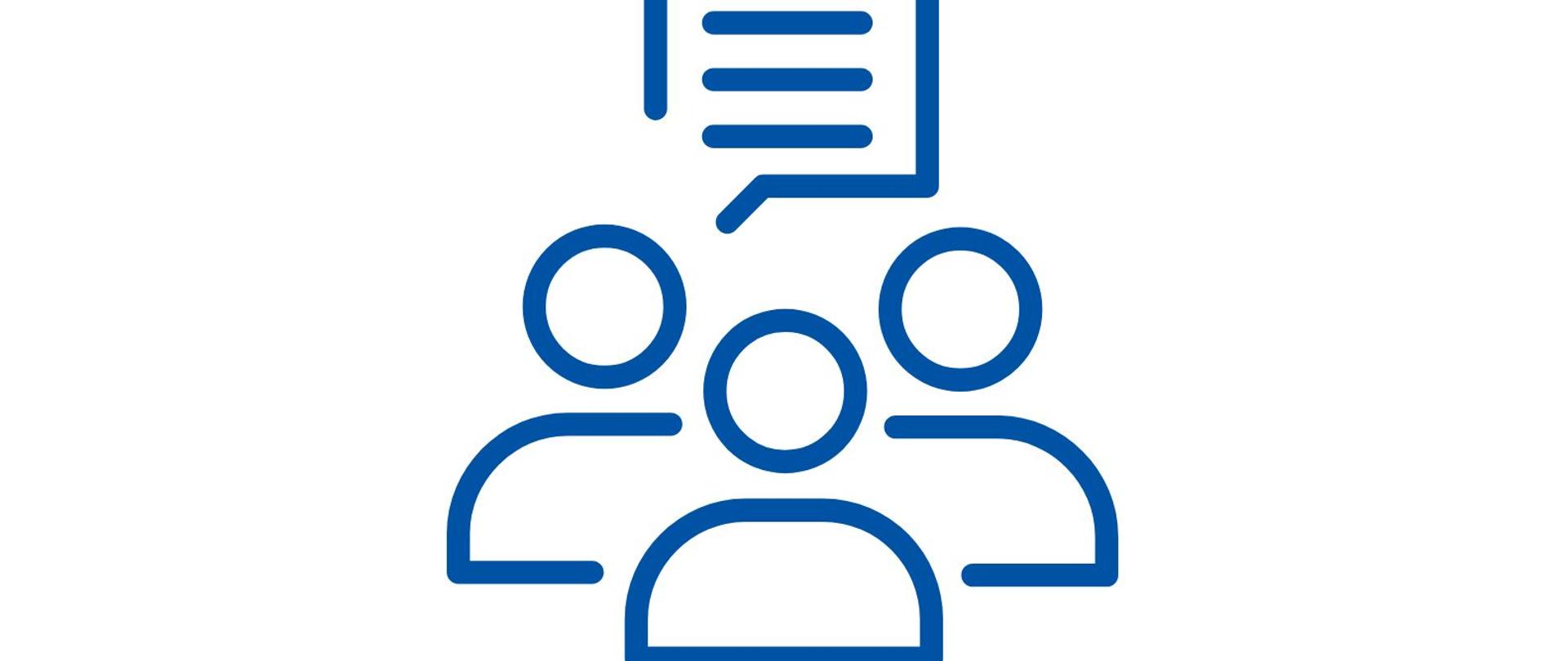 Grafika kolorowa. Niebieska ikona na białym tle. Trzy uproszczone sylwetki osób ustawione w trójkąt – jedna z przodu, dwie nieco z tyłu po bokach. Nad centralną postacią prostokątny dymek dialogowy z trzema poziomymi liniami (prawdopodobnie) symbolizującymi tekst. Wszystkie elementy narysowane grubą, niebieską linią o jednolitej szerokości.